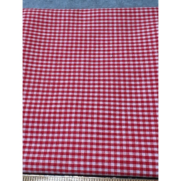 Red & White Gingham Cotton Fabric Fat Quarter 18" x 22" Quilting Sewing Crafting - Picture 1 of 4
